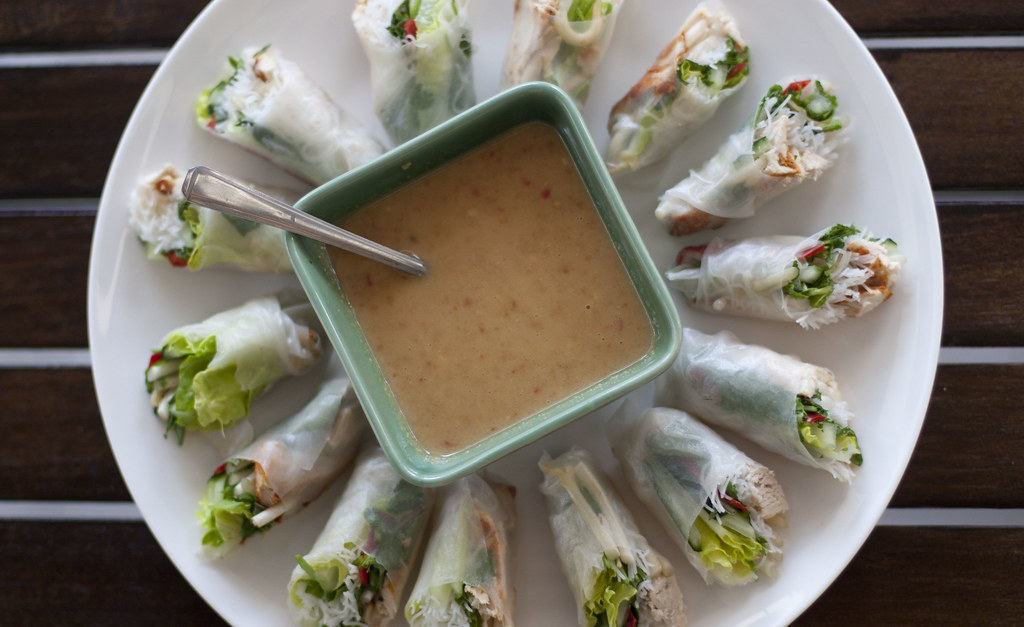 rouleau de printemps à la sauce cacahuète
